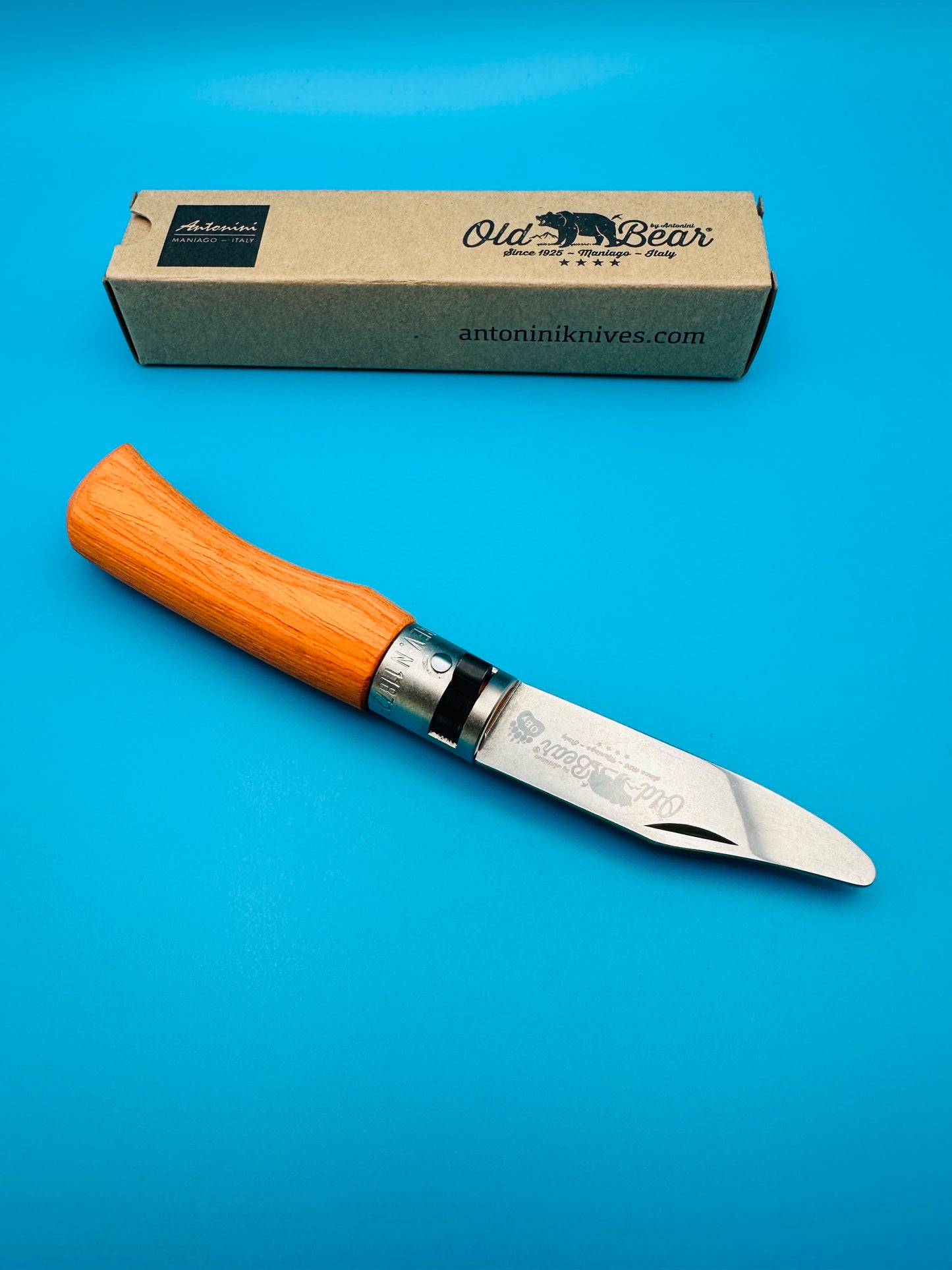 Side view of Old Bear XS pocket knife – twist lock visible