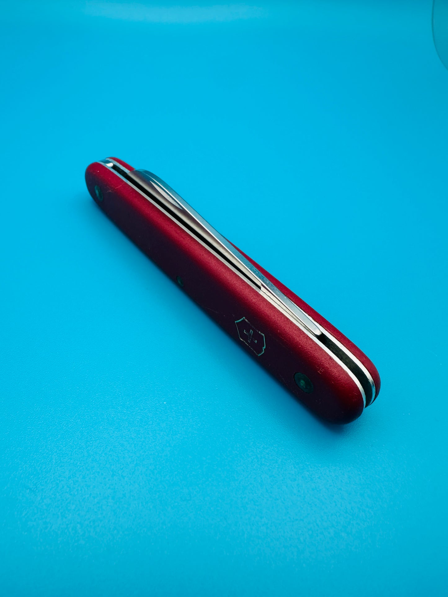 Closed Victorinox Gardener Swiss Army knife in red