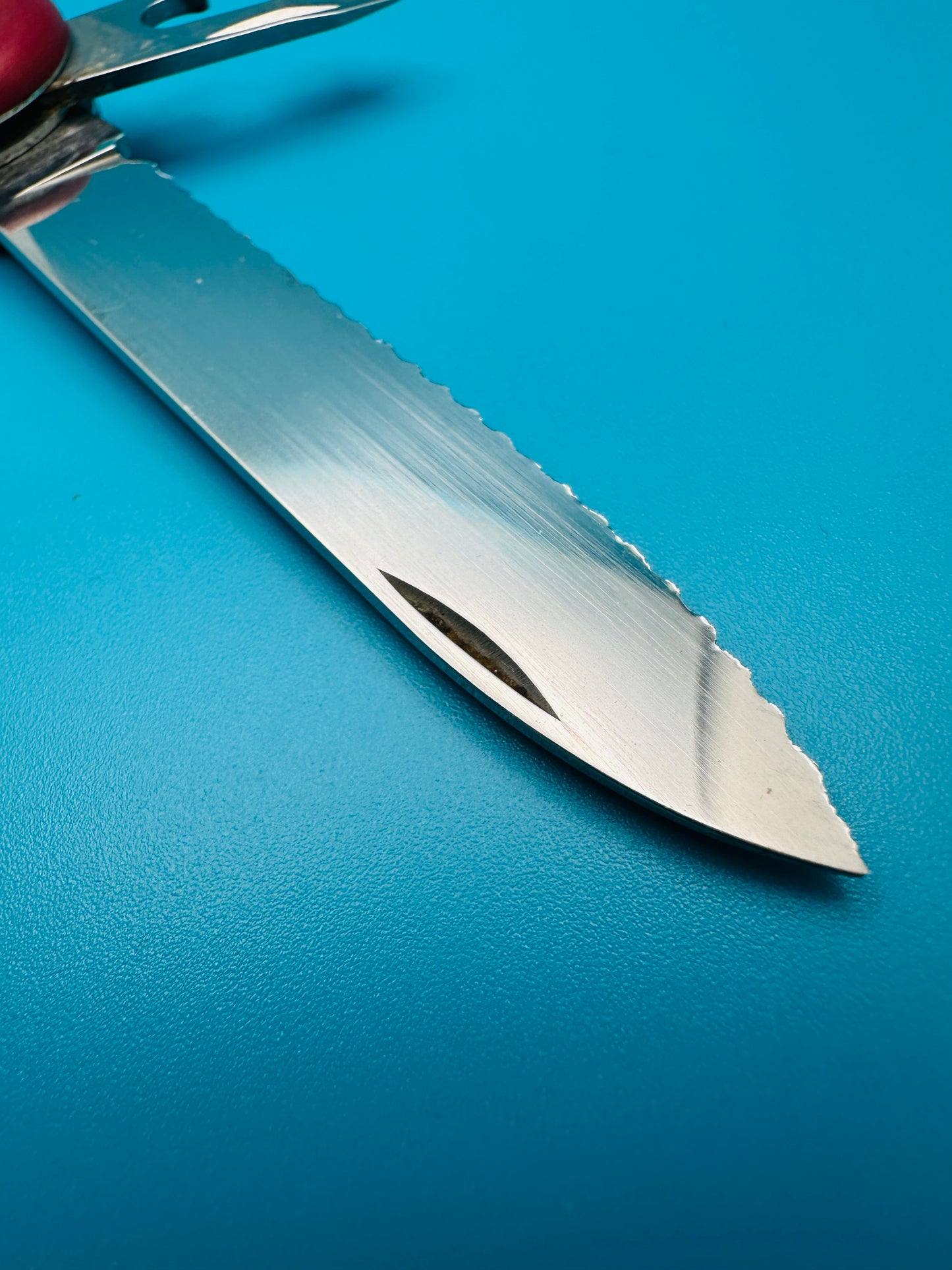 Victorinox Picknicker Serrated Blade 111mm Swiss Army Knife – Red  Multi-Tool 