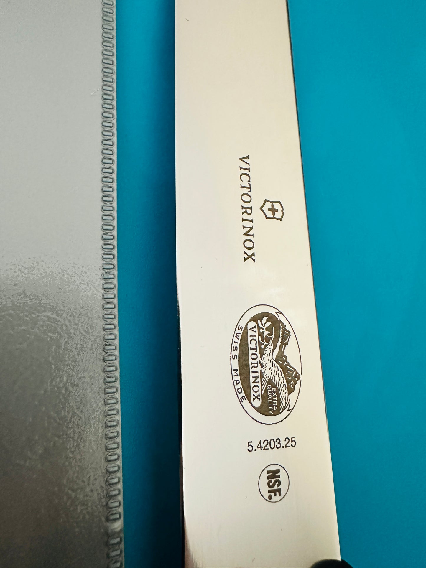 Victorinox 10" Swiss Slicing Knife 5.4203.25 – Fibrox Handle, Stainless Blade (NEW)