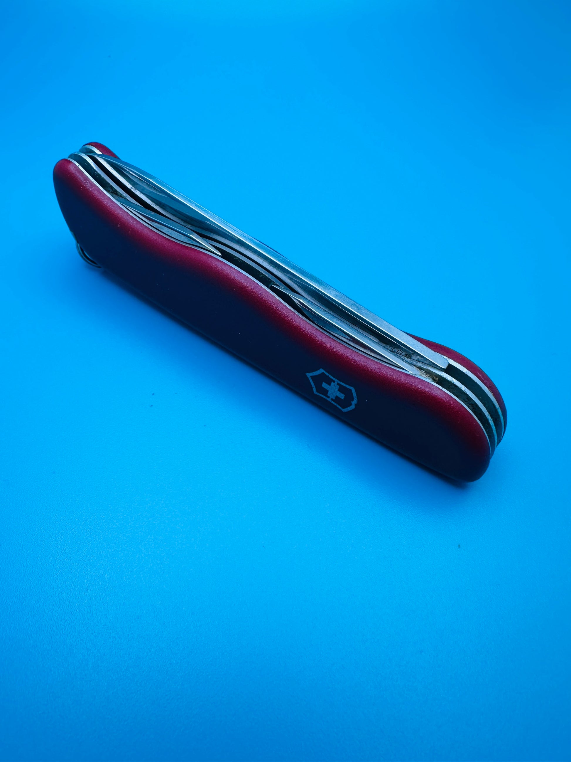 Victorinox Picknicker Serrated Blade 111mm Swiss Army Knife – Red  Multi-Tool 